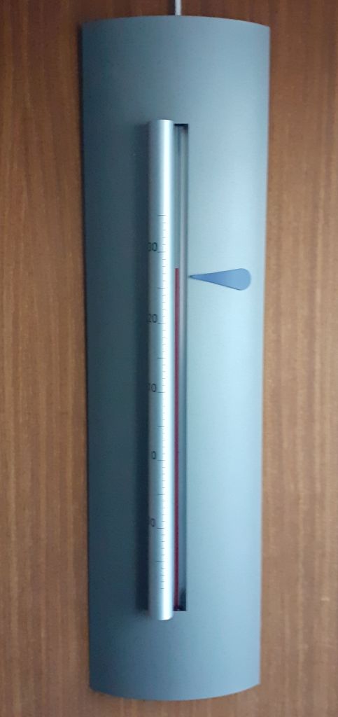 Satiniert. Analoges Außen-Innen-Thermometer 70 cm